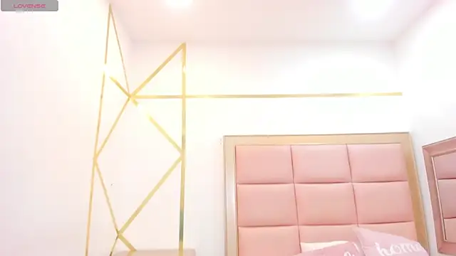 Snapshot of Mady-Edwards chatting on 12.25.24 Mady-Edwards online show from 12.25.24