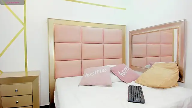 Snapshot of Mady-Edwards chatting on 01.18.25 Mady-Edwards online show from 01.18.25