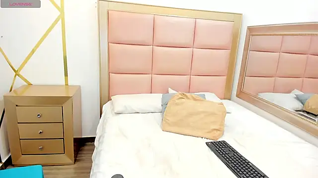 Snapshot of Mady-Edwards chatting on 01.28.25 Mady-Edwards online show from 01.28.25