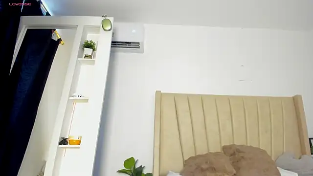 Snapshot of Mady-Edwards chatting on 09.18.25 Mady-Edwards online show from 09.18.25