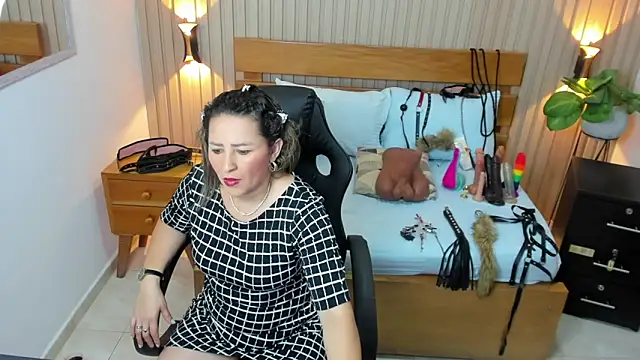 luciana ballesteros  online show from 09.30.25