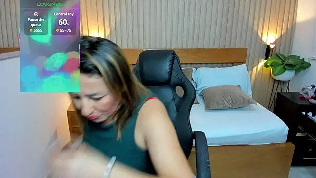 luciana ballesteros  online show from 04.13.26