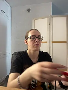 Snapshot of MartiniiSelenna chatting on 06.21.26 MartiniiSelenna online show from 06.21.26