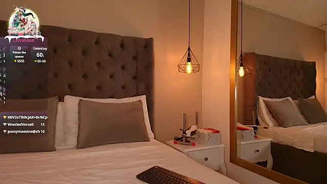 AngelinaRoss  online show from 12.28.24