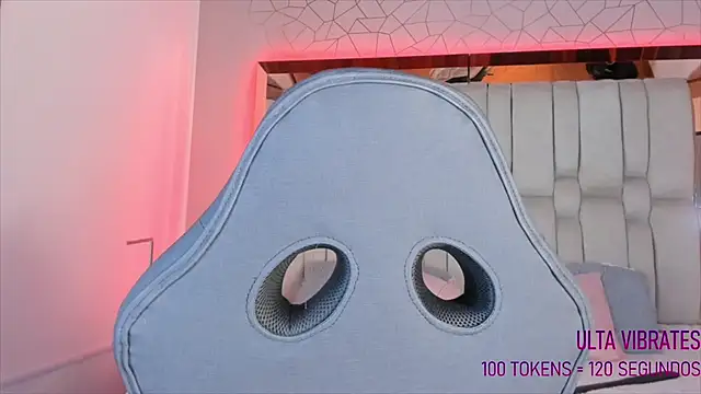 Snapshot of AngelineHeet chatting on 12.17.24 AngelineHeet online show from 12.17.24