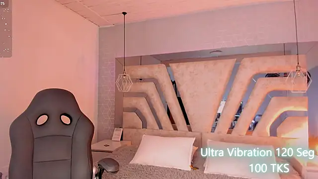 Snapshot of AngelineHeet chatting on 09.26.25 AngelineHeet online show from 09.26.25