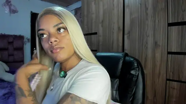 ladyrd1 online show from 04.18.26