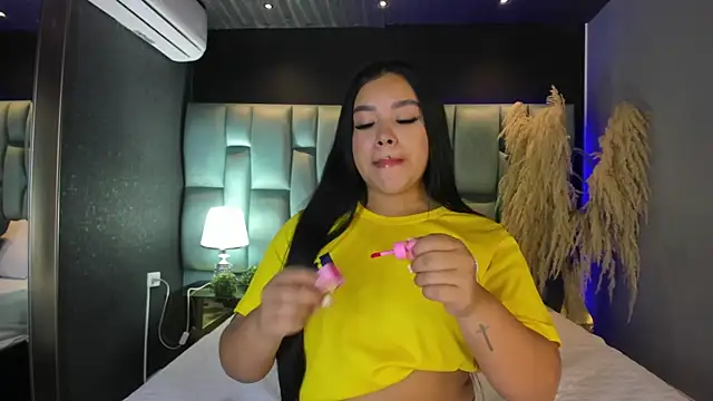 Snapshot of MarianaGarciaa__ chatting on 06.16.26 MarianaGarciaa online show from 06.16.26
