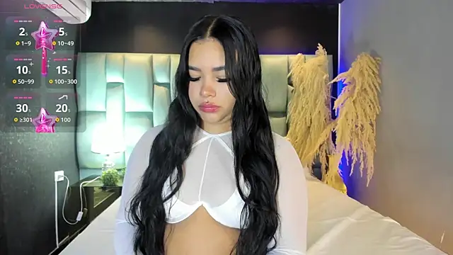 Snapshot of MarianaGarciaa__ chatting on 06.18.26 MarianaGarciaa online show from 06.18.26