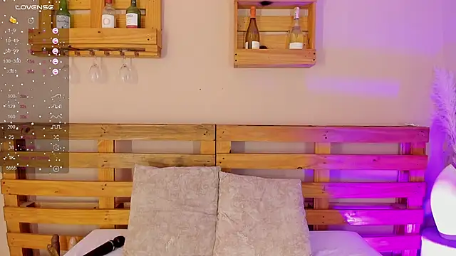 Snapshot of melanieecox chatting on 02.09.25 melanieecox online show from 02.09.25