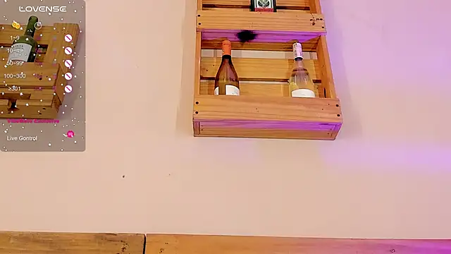 Snapshot of melanieecox chatting on 02.20.25 melanieecox online show from 02.20.25