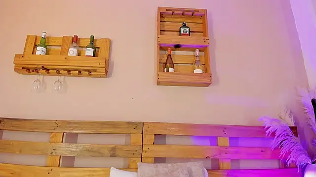 Snapshot of melanieecox chatting on 02.26.25 melanieecox online show from 02.26.25