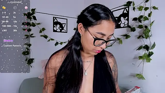 Snapshot of melanieecox chatting on 09.24.25 melanieecox online show from 09.24.25