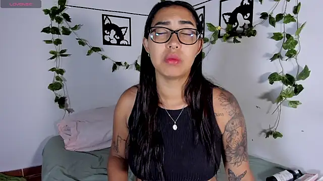 Snapshot of melanieecox chatting on 09.26.25 melanieecox online show from 09.26.25