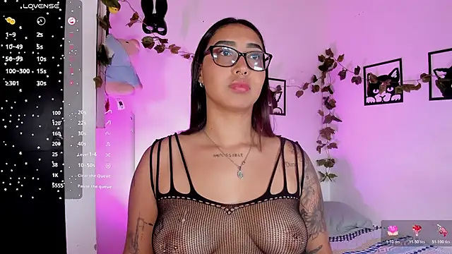 Snapshot of melanieecox chatting on 12.14.25 melanieecox online show from 12.14.25