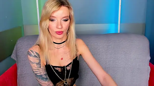 Snapshot of AlinaLovelyX chatting on 04.29.26 AlinaLovelyX online show from 04.29.26