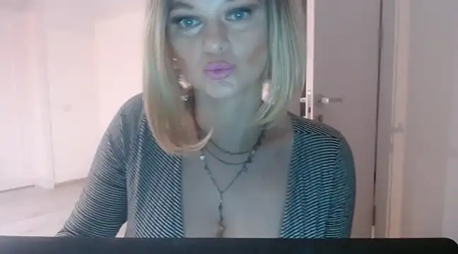 Snapshot of YourSweetJam chatting on 12.20.24 YourSweetJam online show from 12.20.24