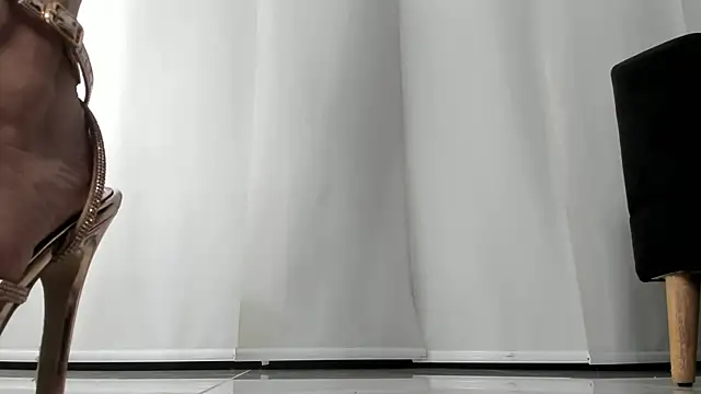 Snapshot of angelturned001 chatting on 12.10.24 angelturned001 online show from 12.10.24