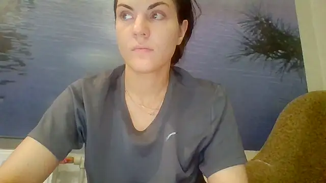 Snapshot of AliceTailor chatting on 10.30.25 AliceTailor online show from 10.30.25