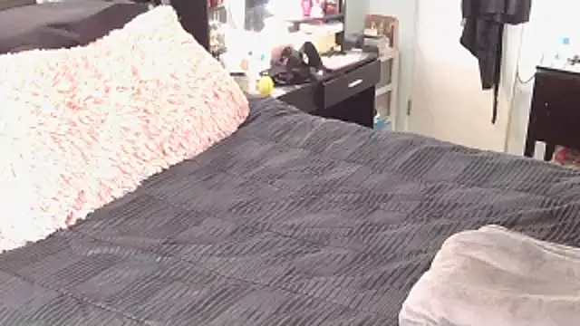 Snapshot of exxxtrasmall chatting on 11.16.25 exxxtrasmall online show from 11.16.25