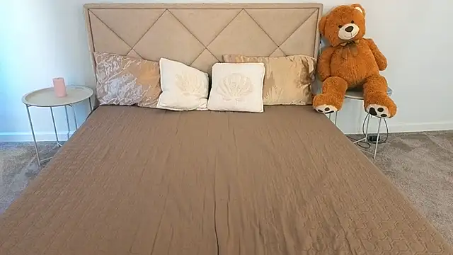 IceDanielles online show from 04.04.26