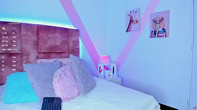 isabella whiithe online show from 02.20.25