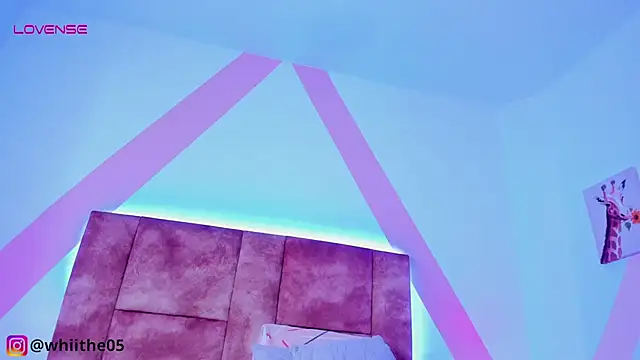 isabella whiithe online show from 02.24.25