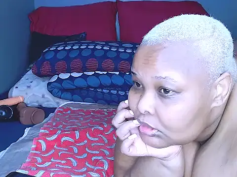 Snapshot of fatafricanqueen chatting on 06.04.26 fatafricanqueen online show from 06.04.26
