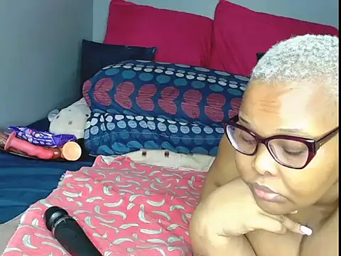 Snapshot of fatafricanqueen chatting on 06.26.26 fatafricanqueen online show from 06.26.26
