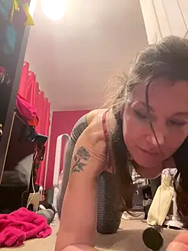 Lwhite1 online show from 12.14.25