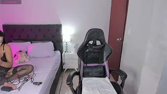 evelyn 23 online show from 10.22.25