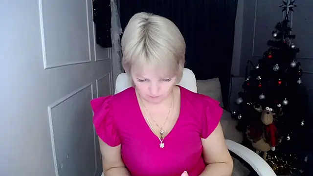 Snapshot of Juarnea chatting on 01.27.25 Juarnea online show from 01.27.25