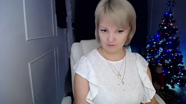 Snapshot of Juarnea chatting on 01.28.25 Juarnea online show from 01.28.25