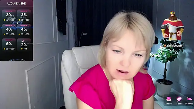 Snapshot of Juarnea chatting on 02.10.25 Juarnea online show from 02.10.25