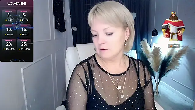 Snapshot of Juarnea chatting on 02.14.25 Juarnea online show from 02.14.25