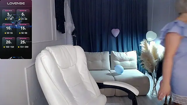 Snapshot of Juarnea chatting on 02.24.25 Juarnea online show from 02.24.25
