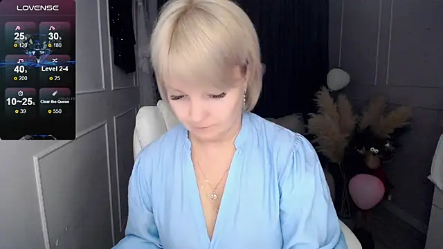 Snapshot of Juarnea chatting on 03.03.25 Juarnea online show from 03.03.25