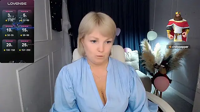Snapshot of Juarnea chatting on 03.10.25 Juarnea online show from 03.10.25