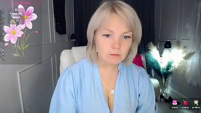 Snapshot of Juarnea chatting on 09.17.25 Juarnea online show from 09.17.25