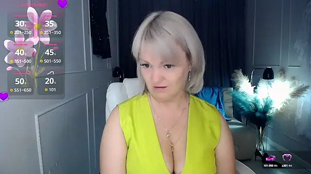 Snapshot of Juarnea chatting on 10.01.25 Juarnea online show from 10.01.25