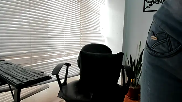 Snapshot of merlinaadams_ chatting on 05.15.26 merlinaadams online show from 05.15.26
