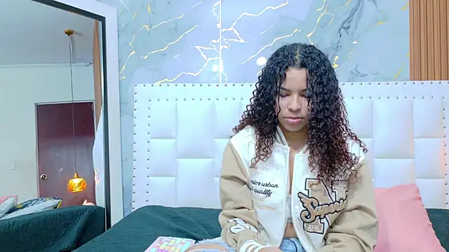 littleebonny online show from 10.10.25