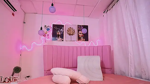 Snapshot of Azul_horney chatting on 01.31.25 Azul horney online show from 01.31.25