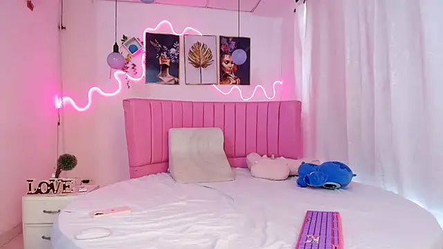 Snapshot of Azul_horney chatting on 02.12.25 Azul horney online show from 02.12.25