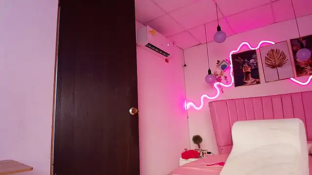 Snapshot of Azul_horney chatting on 02.26.25 Azul horney online show from 02.26.25