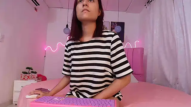 Snapshot of Azul_horney chatting on 09.13.25 Azul horney online show from 09.13.25