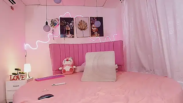 Snapshot of Azul_horney chatting on 11.15.25 Azul horney online show from 11.15.25