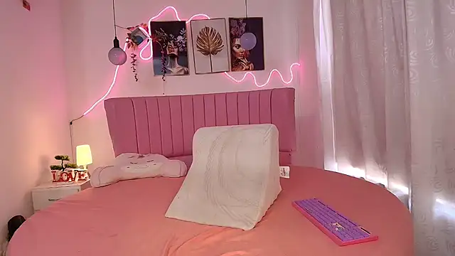 Snapshot of Azul_horney chatting on 02.19.26 Azul horney online show from 02.19.26