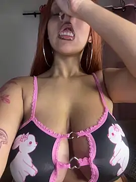 Snapshot of Charlotee_ chatting on 02.16.25 Charlotee  online show from 02.16.25