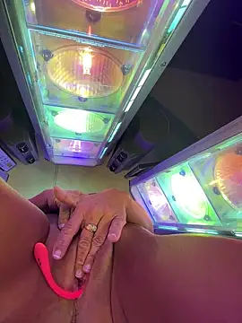 Snapshot of vixendoll87 chatting on 01.14.25 vixendoll87 online show from 01.14.25